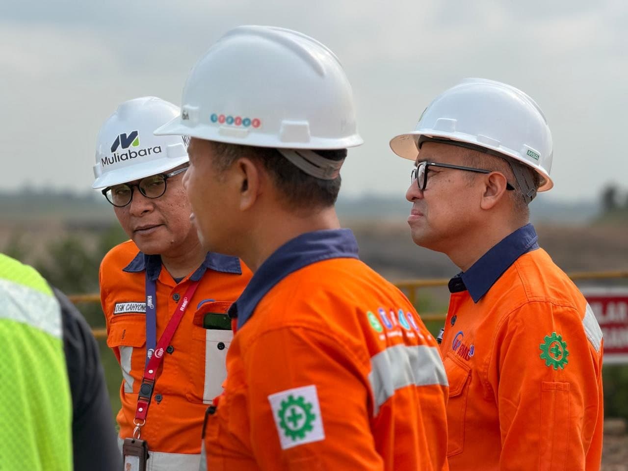 Site leaders in white helmets